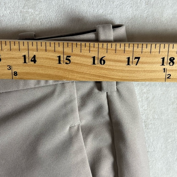 Lululemon Athletica Size 34 Flat Front Light Gray ABC Classic Shorts EUC - Picture 7 of 8